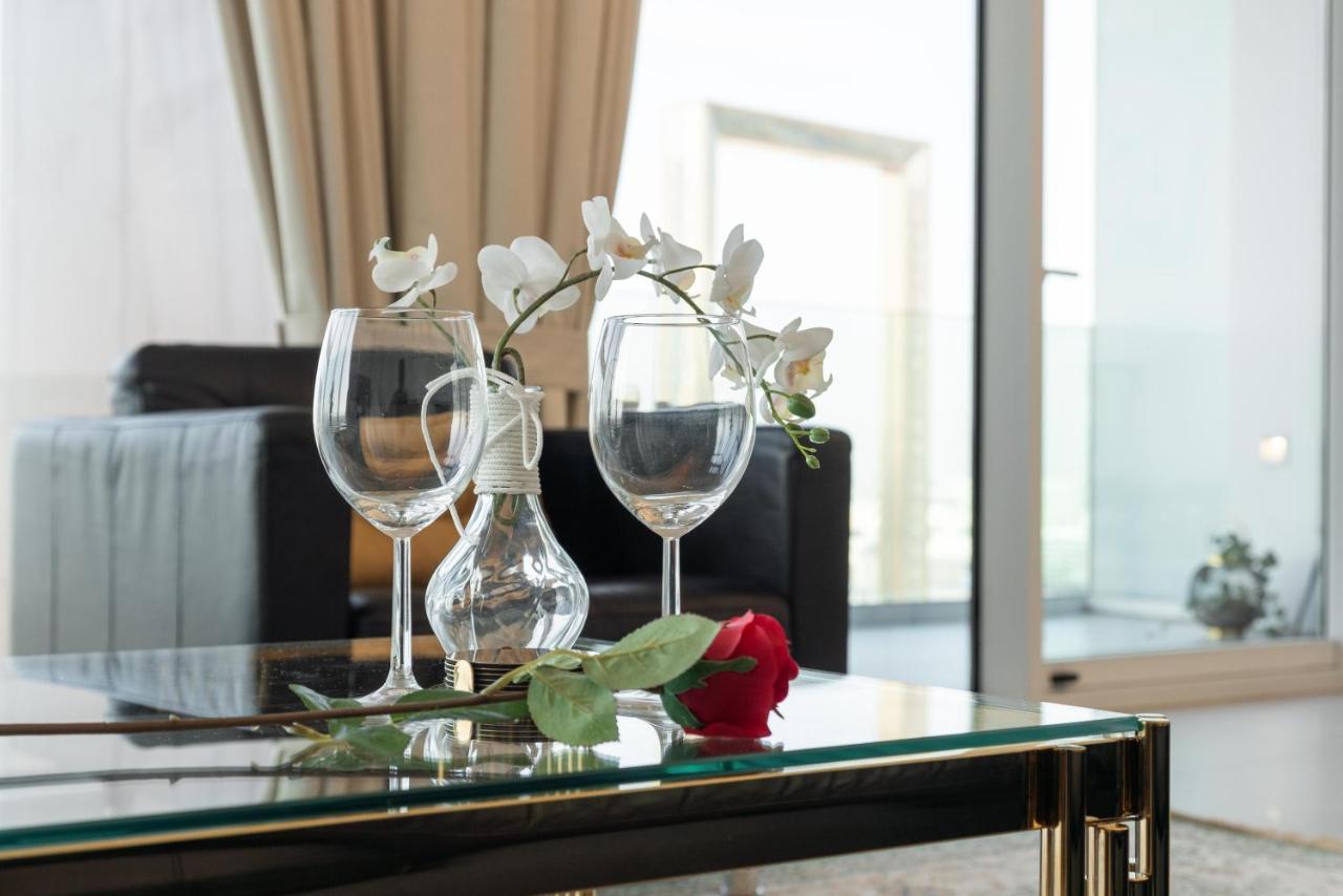 Apartamento Ultimate - 3 Beds - Scenic Panoramic Views - Right At Metro Station - 5-10min To Sea, Burj Khalifa, Old Town, Downtown - 15min From Airport Dubai