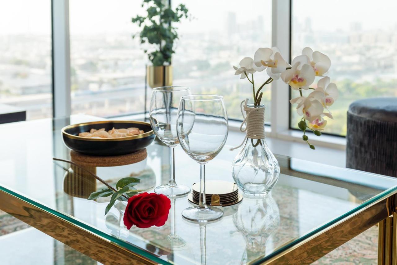 Apartamento Ultimate - 3 Beds - Scenic Panoramic Views - Right At Metro Station - 5-10min To Sea, Burj Khalifa, Old Town, Downtown - 15min From Airport