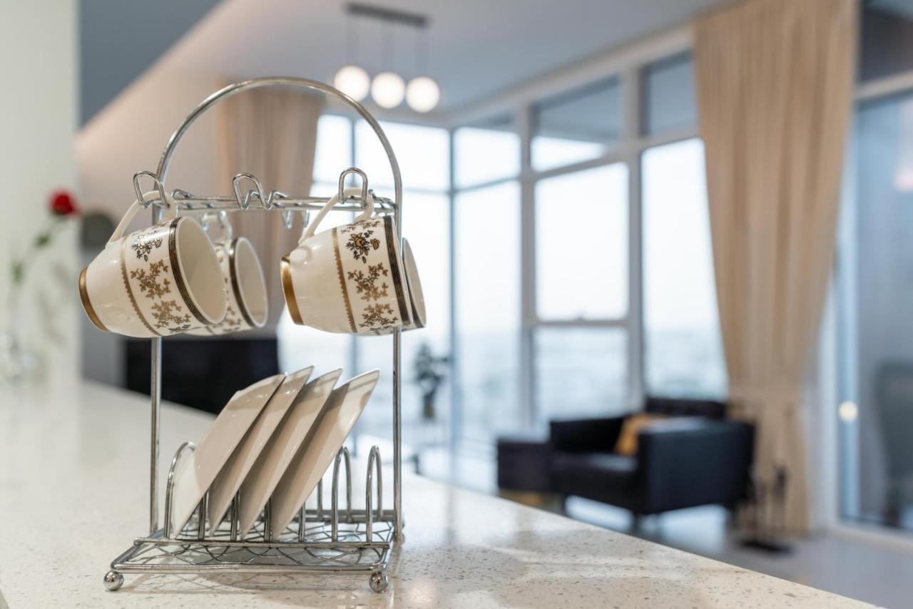 Ultimate - 3 Beds - Scenic Panoramic Views - Right At Metro Station - 5-10min To Sea, Burj Khalifa, Old Town, Downtown - 15min From Airport Lejlighed *
