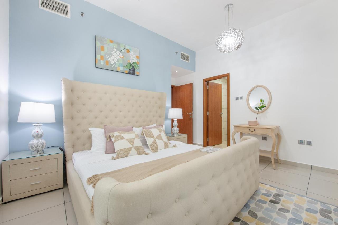 Classic 1br In Marina Pinnacle Tower, Marina