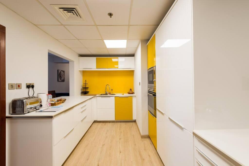 Apartment 2br Vacation With Pool, Gym And Beach Access Dubai
