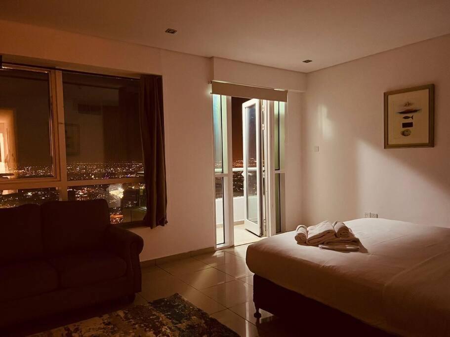 High Floor With Skyline & Burj Khalifa View 3 Bedroom Unit Marina *