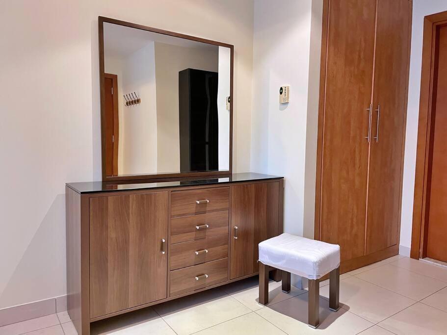 Vvk Holiday Homes, Marina View Tower *