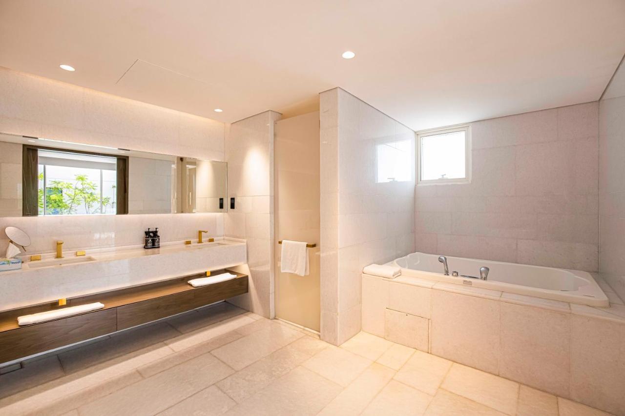 Apartemen Five Palm Beach Villa- Platinium *