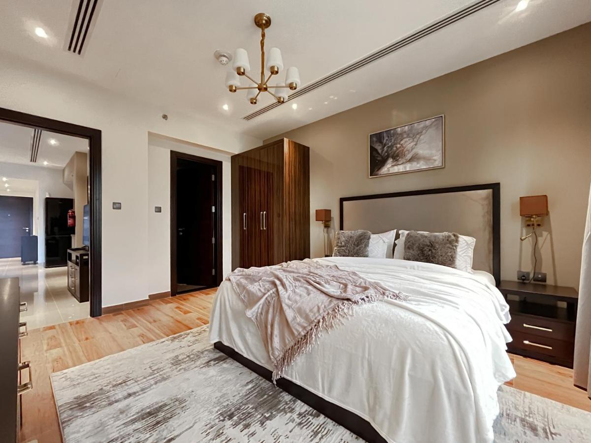 Trophy Elite Elegance With Panaromic Burj Khalifa Views Dubai