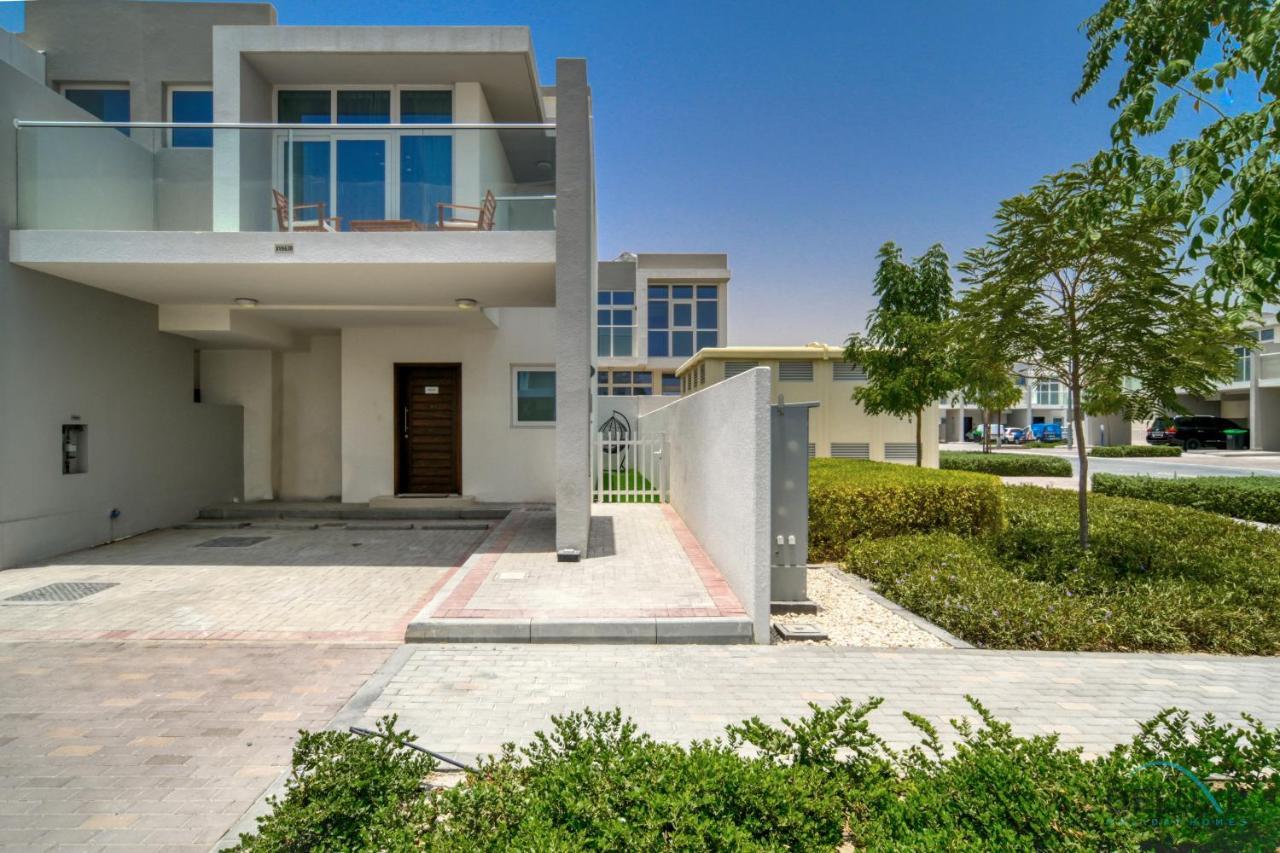 Cheerful 3br Townhouse At Damac Hills 2, Dubailand By Deluxe Homes *