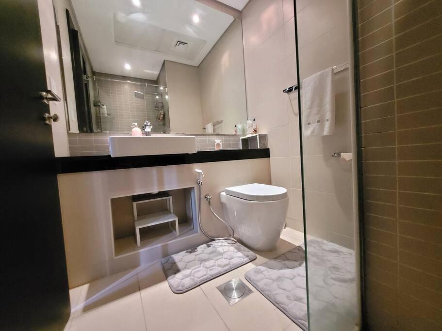 Stylish 1-br Marina View Apt In Silverene Tower Dubai