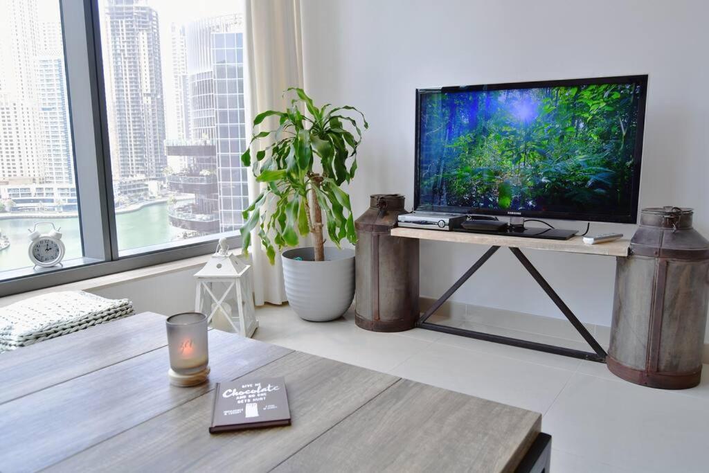 Stylish 1-br Marina View Apt In Silverene Tower Apartment