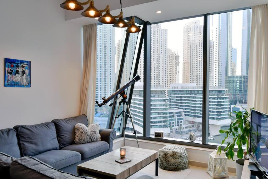 Stylish 1-br Marina View Apt In Silverene Tower Lägenhet *