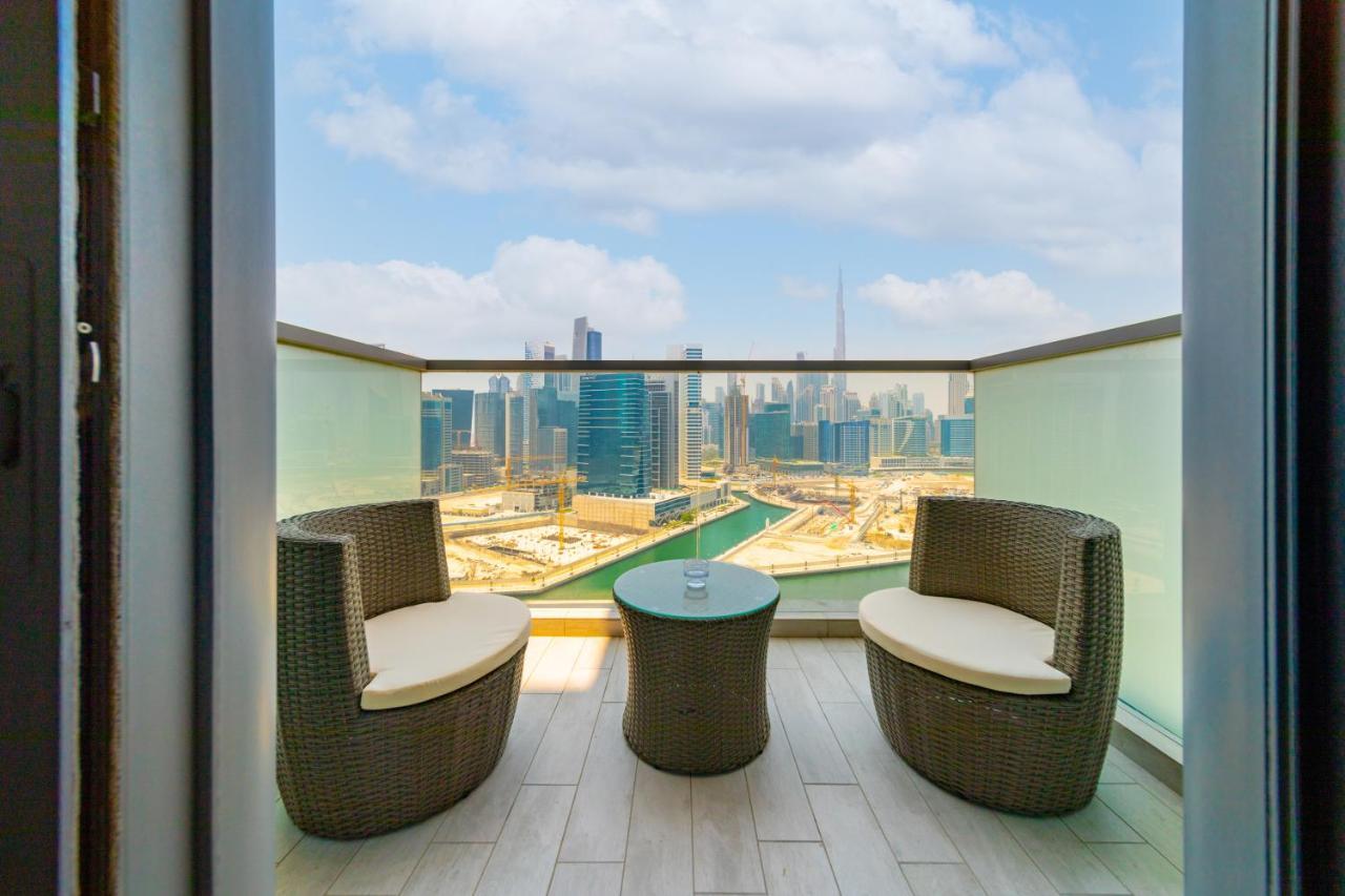 Eden's - Millennium Atria Residences Apartment