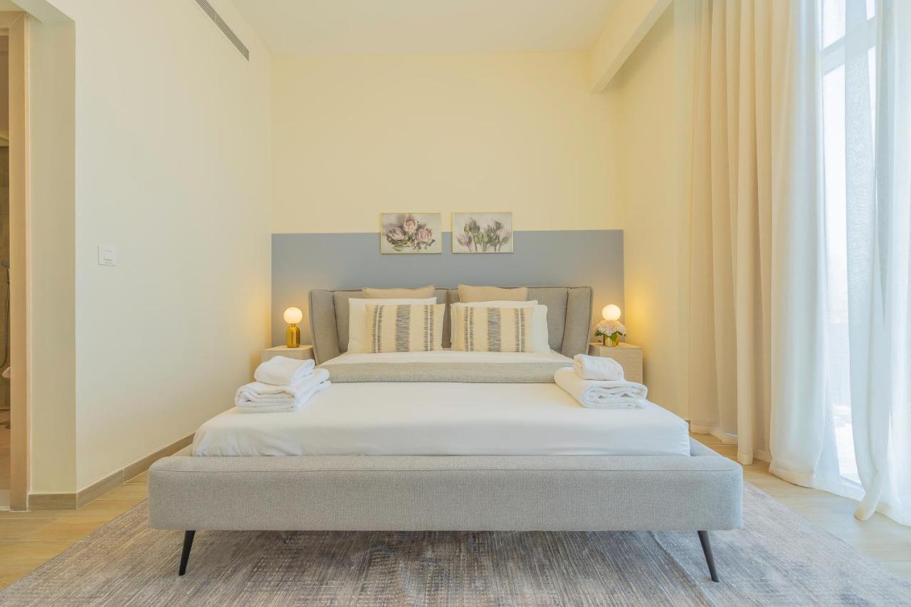 Monty Holiday - Charming With Canal View Near Mall Apartament *
