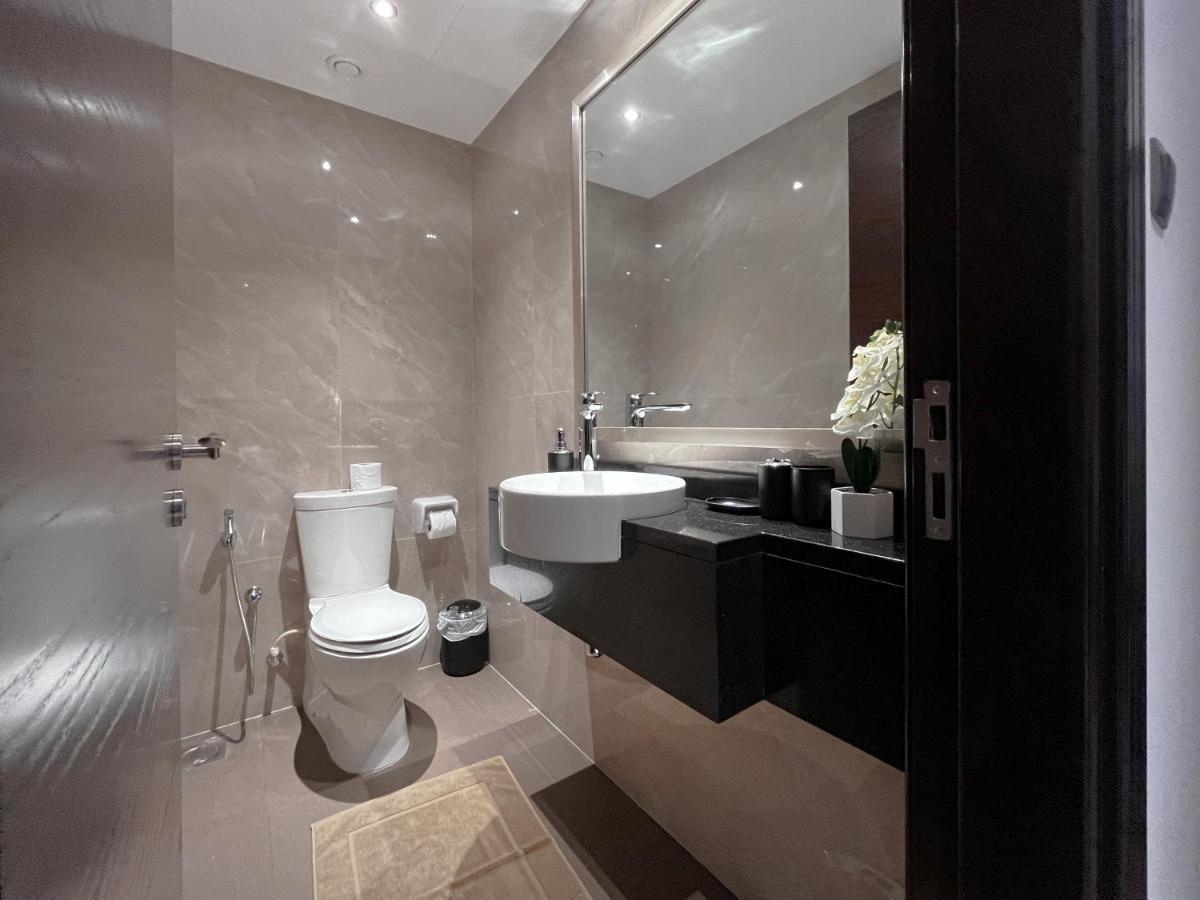 Apartment Trophy Elite Elegance With Panaromic Burj Khalifa Views *