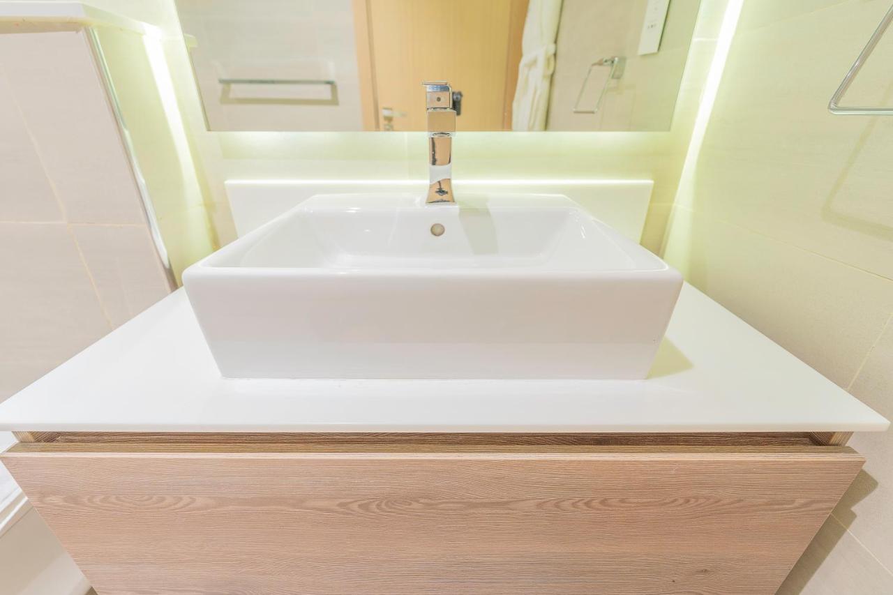 Monty Holiday - Charming With Canal View Near Mall Apartament *