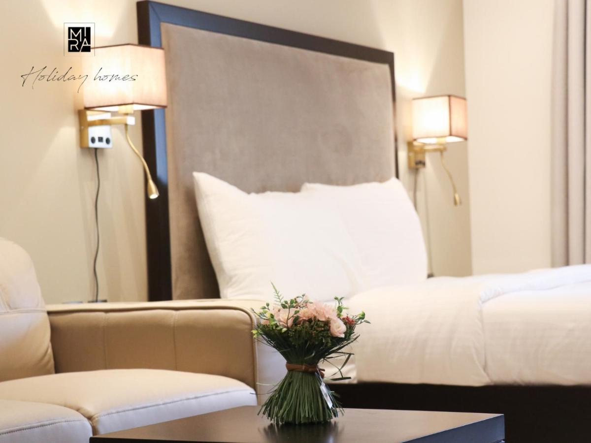 Mira Homes - Newly Furnished In Downtown Apartment *