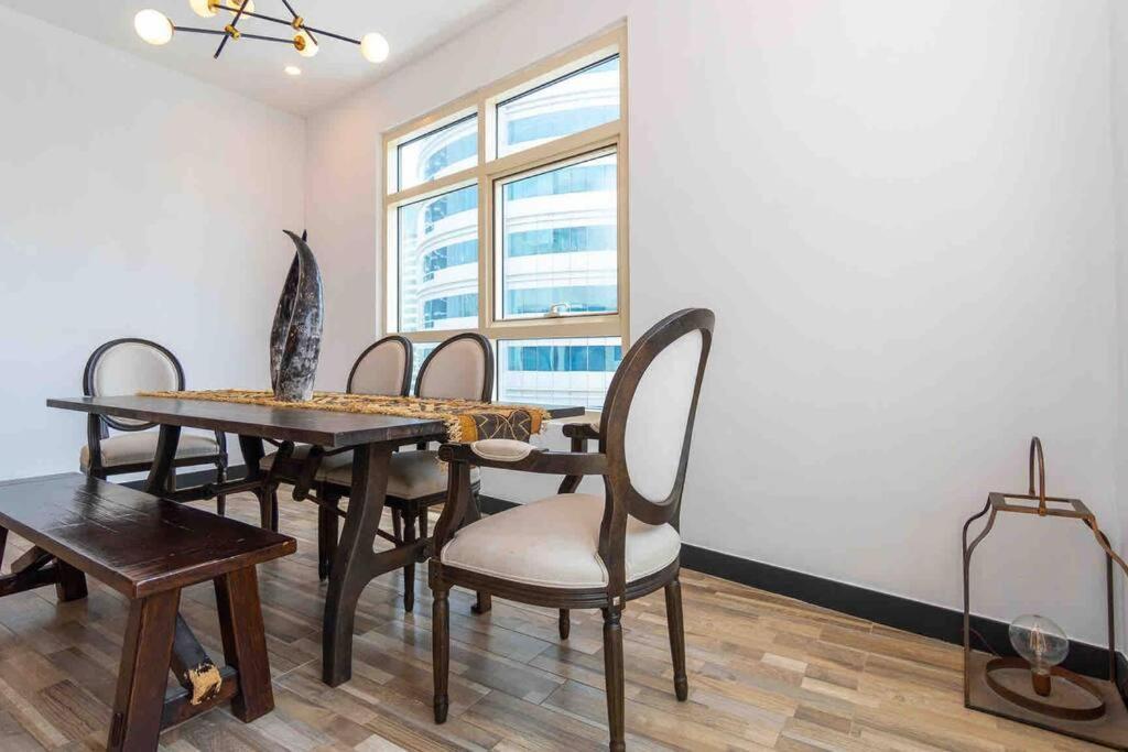 Unique 3br Duplex With Marina Views *