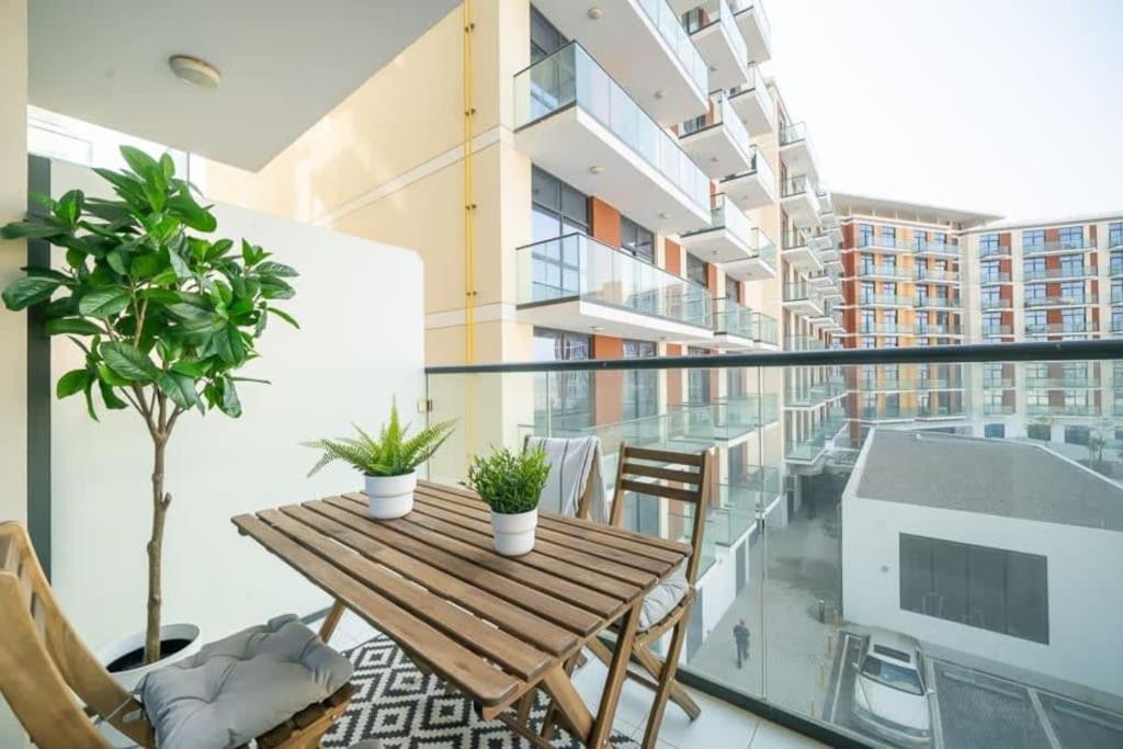 Frank Porter - Damac Celestia Apartament *