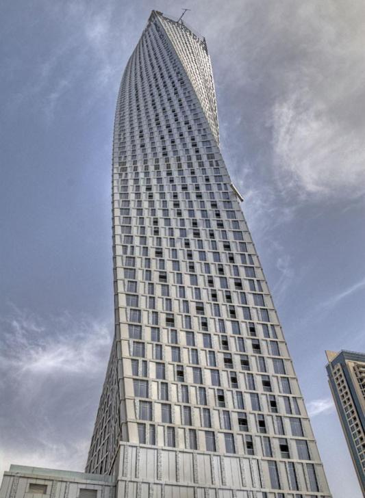 Large 2 Bedroom, Pool And Gym Access, Cayan Tower *