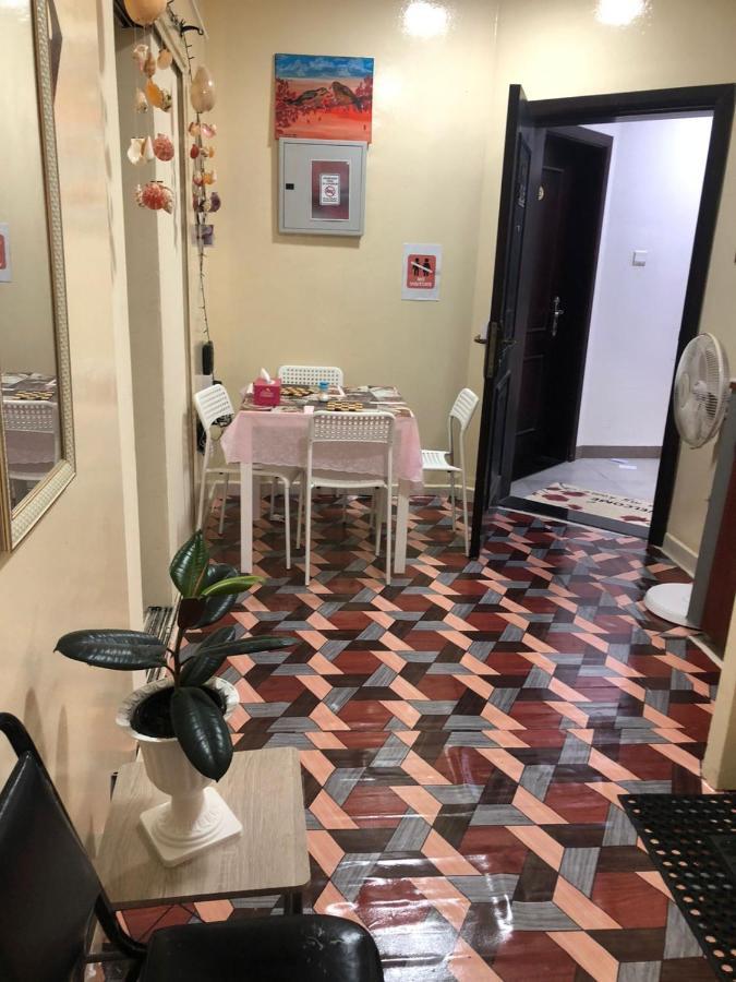 Apartamento Moon Backpackers , Al Rigga , Partition For Couples And For Singles Dubái