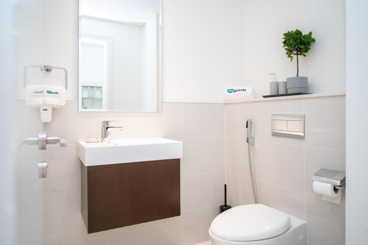 Apartemen Higuests - Chic With Balcony And Pool Near Burj Khalifa