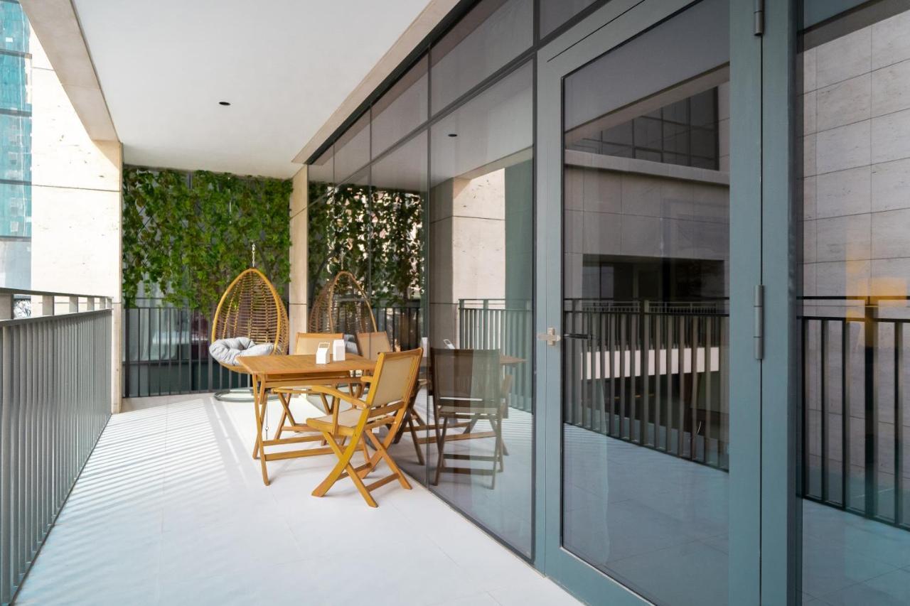 Apartemen Higuests - Chic With Balcony And Pool Near Burj Khalifa *