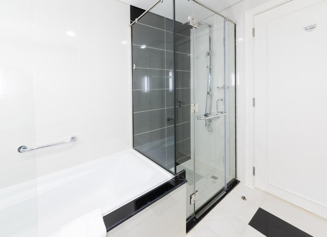 Maison Privee - Luxury Urban Retreat With Burj Khalifa Views Apartment *