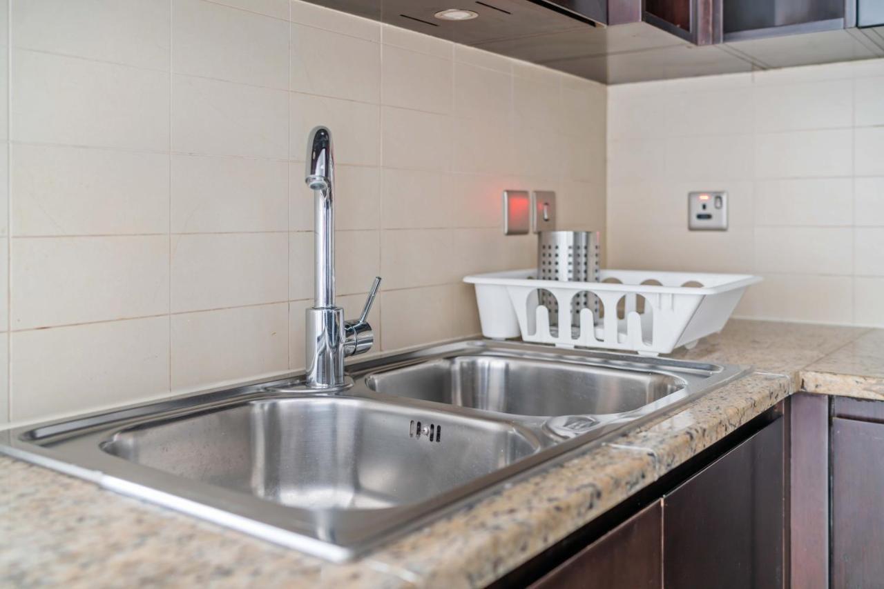 Maison Privee - Bright Apt With Maid & Beach Access On The Palm Appartement Dubaï