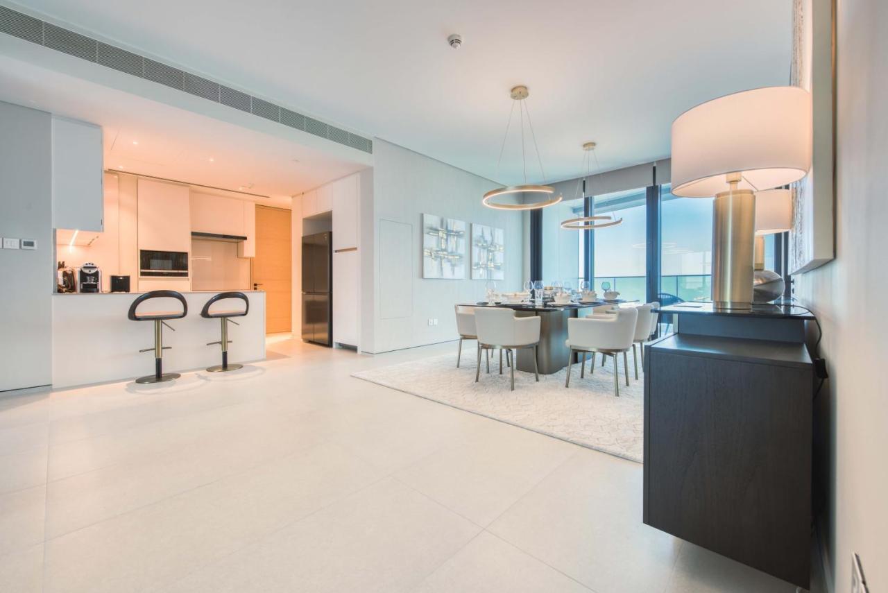 Maison Privee - Exclusive 4br And Maid Beachfront W Front-row Sea Views At Address Jbr Apartemen Dubai