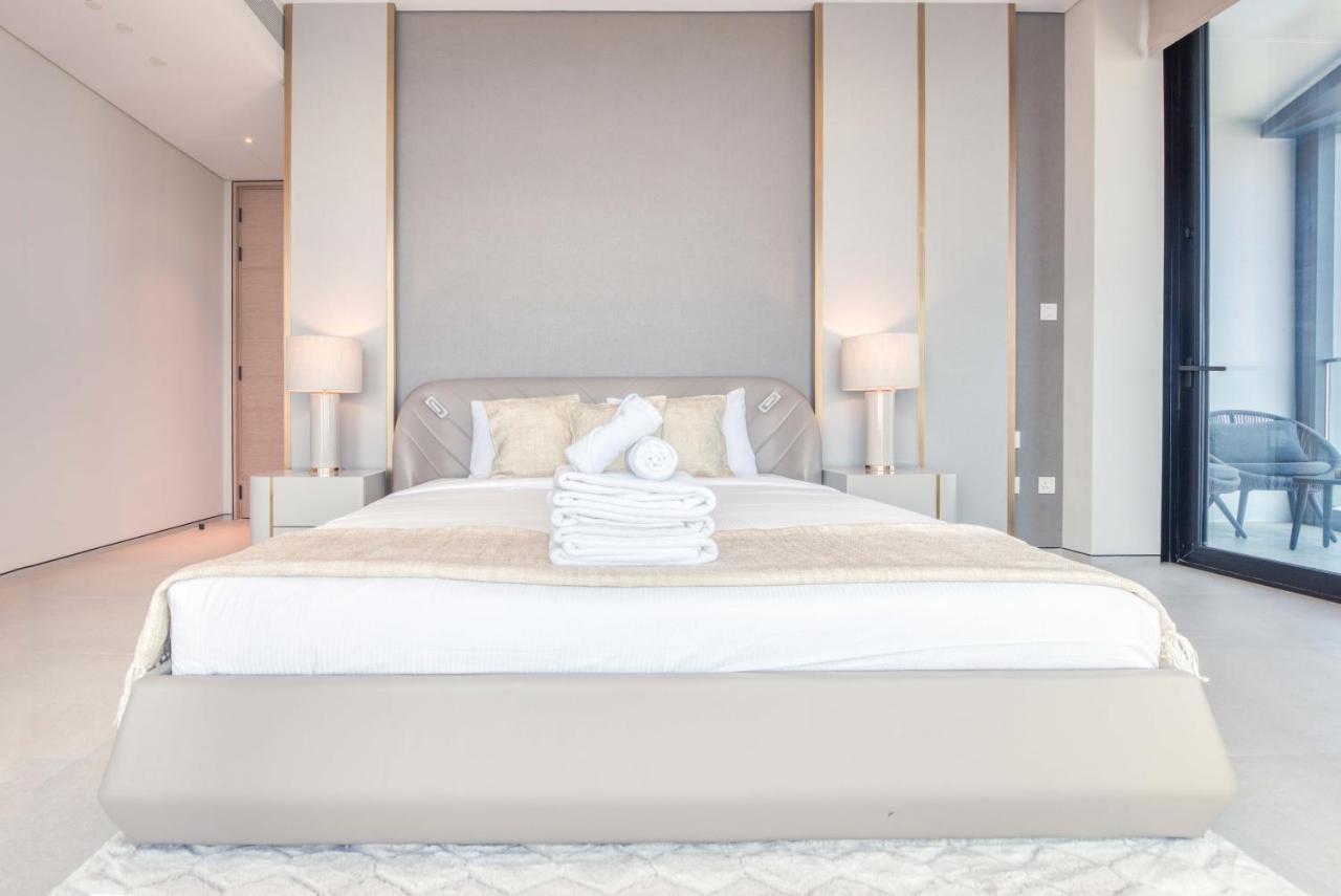 Maison Privee - Exclusive 4br And Maid Beachfront W Front-row Sea Views At Address Jbr Apartemen