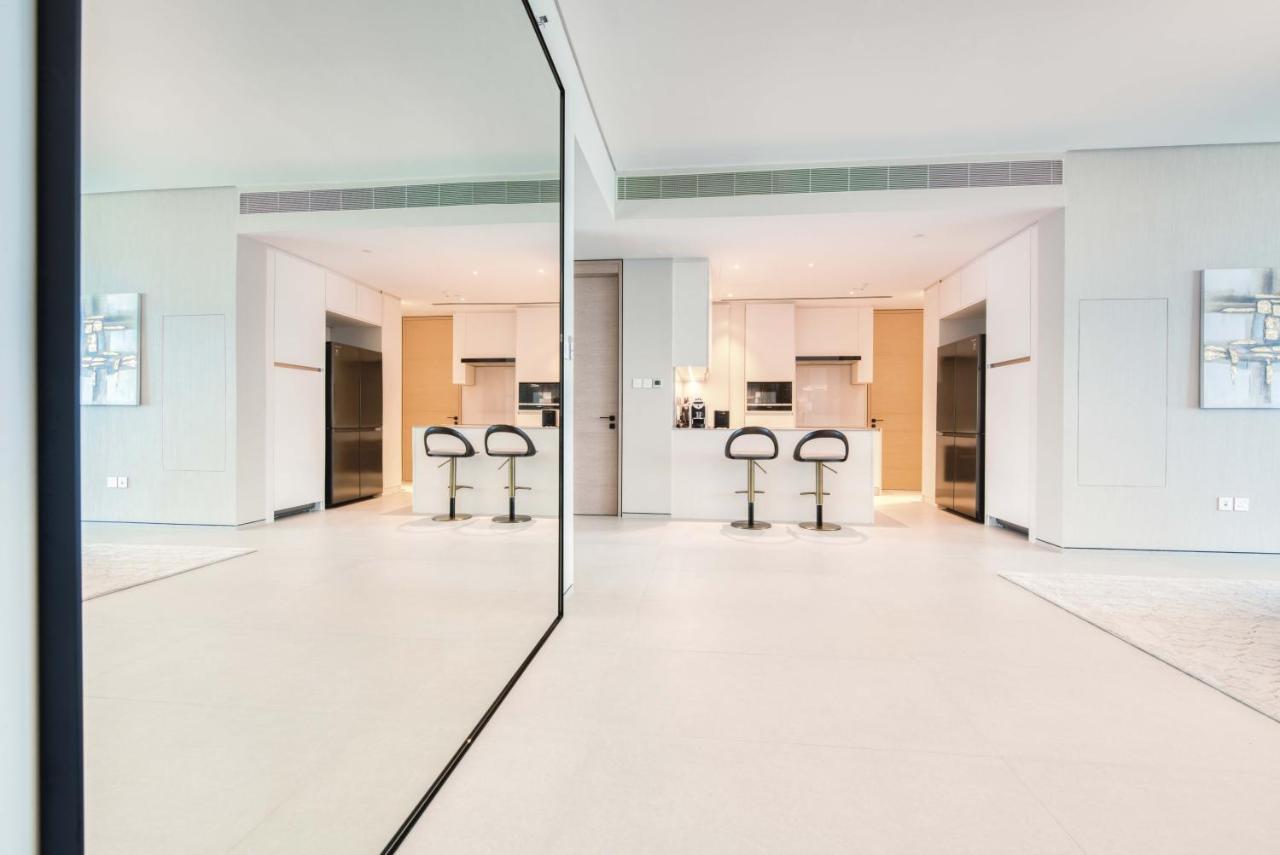 Apartemen Maison Privee - Exclusive 4br And Maid Beachfront W Front-row Sea Views At Address Jbr *