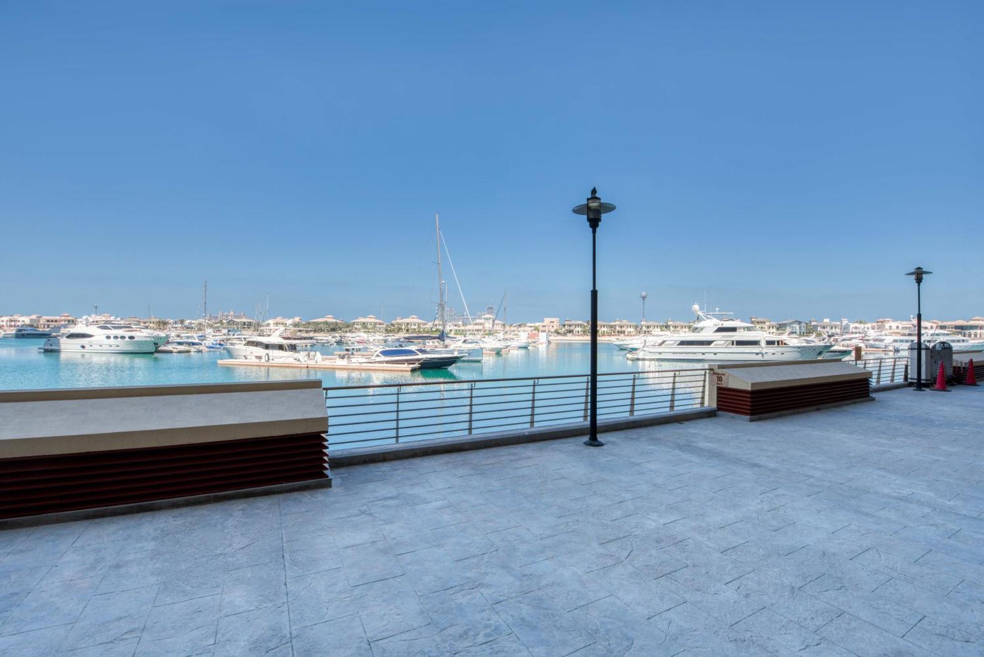 Apartamento Maison Privee - Spacious Apt On Palm Jumeirah W Sea Views And Premium Facilities Access Dubái