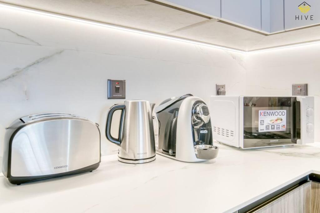 Gorgeous 1 Bedroom In Euro Appartement *