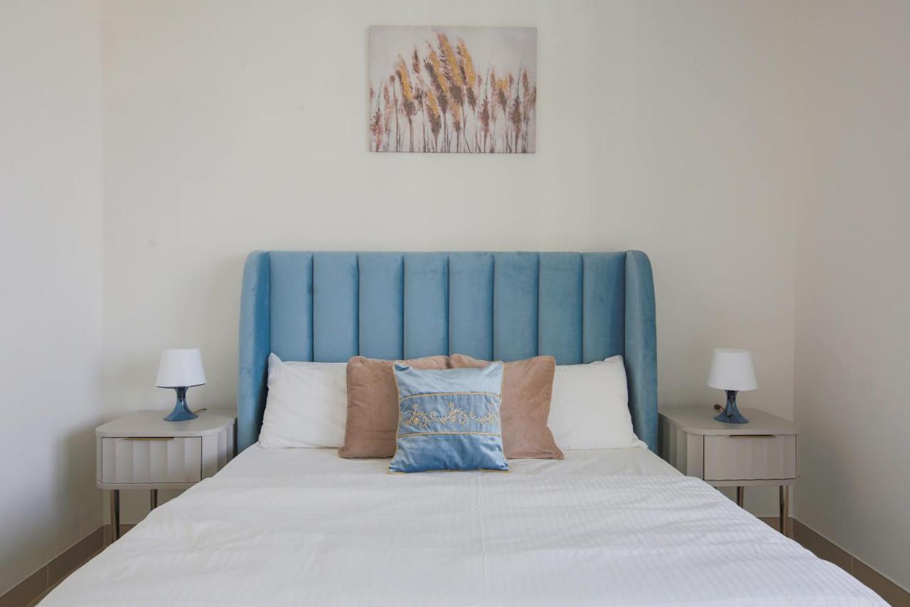 Plush Homes - Panoramic Beach View Chic 2 Bedroom In Marina