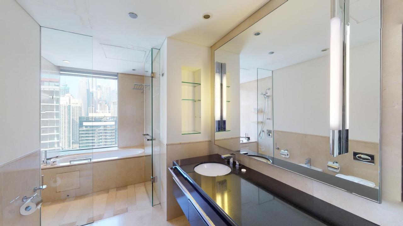 Key View - Emaar Residences, Marina Mall *