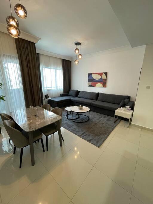 Luxury Living & Fully-furnished 3 Bedroom Next To Mall * Dubái