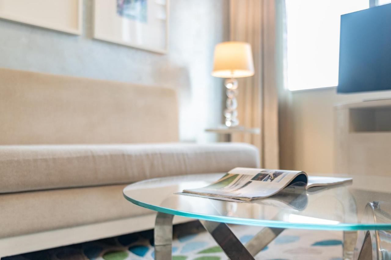 Lägenhet Baytik - Amazing 1 Bedroom Damac Mall Street, Downtown *