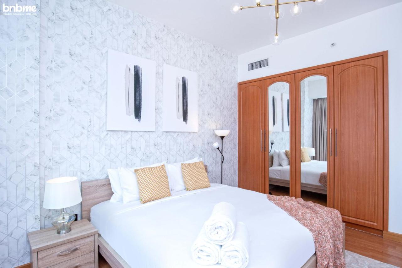 Apartemen Bnbmehomes - Sit Back & Enjoy Seeing The Luxury Yachts Drive By - B67 Dubai