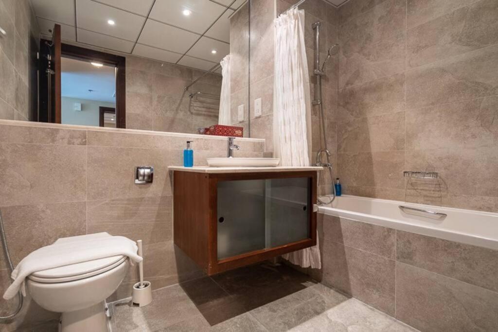 Lägenhet Rh- Bright & Spacious 1br In Al Sahab Tower, Marina *
