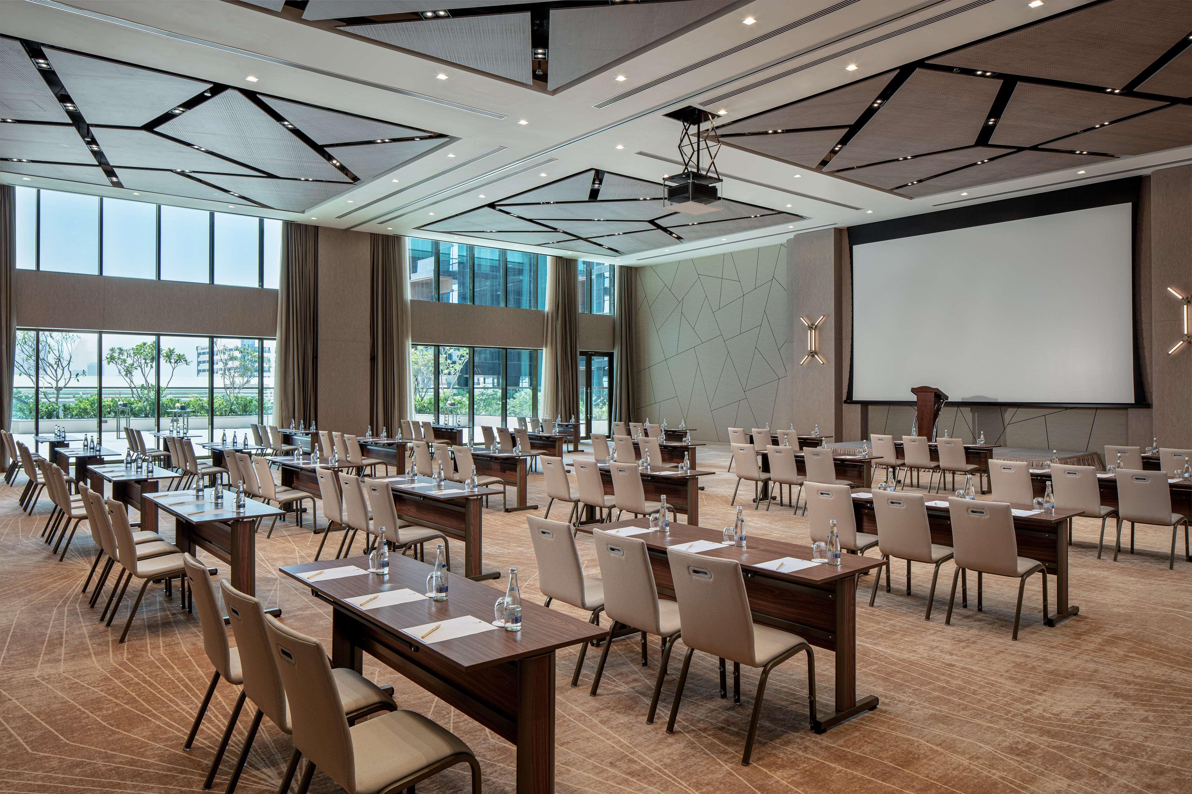 Aparthotel Doubletree By Hilton And Residences - Al Barsha 4*