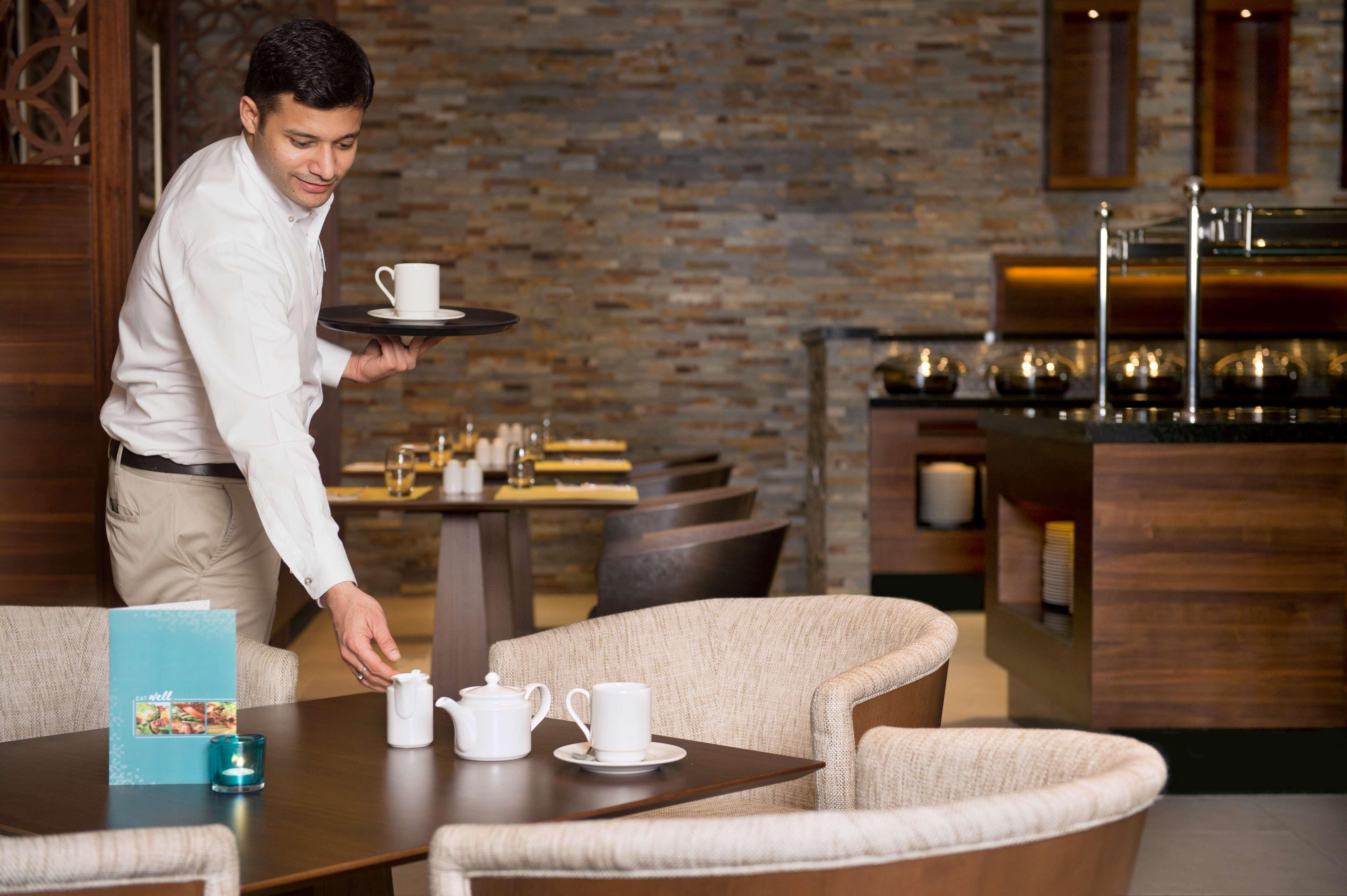 Hilton Garden Deira Hotel Dubái