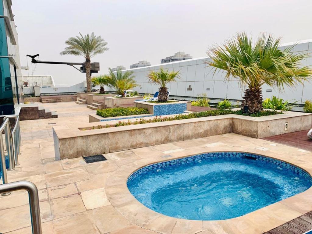 New Age Vacation Homes - Lovely Studio In Goldcrest Views 2, Jlt * Dubái