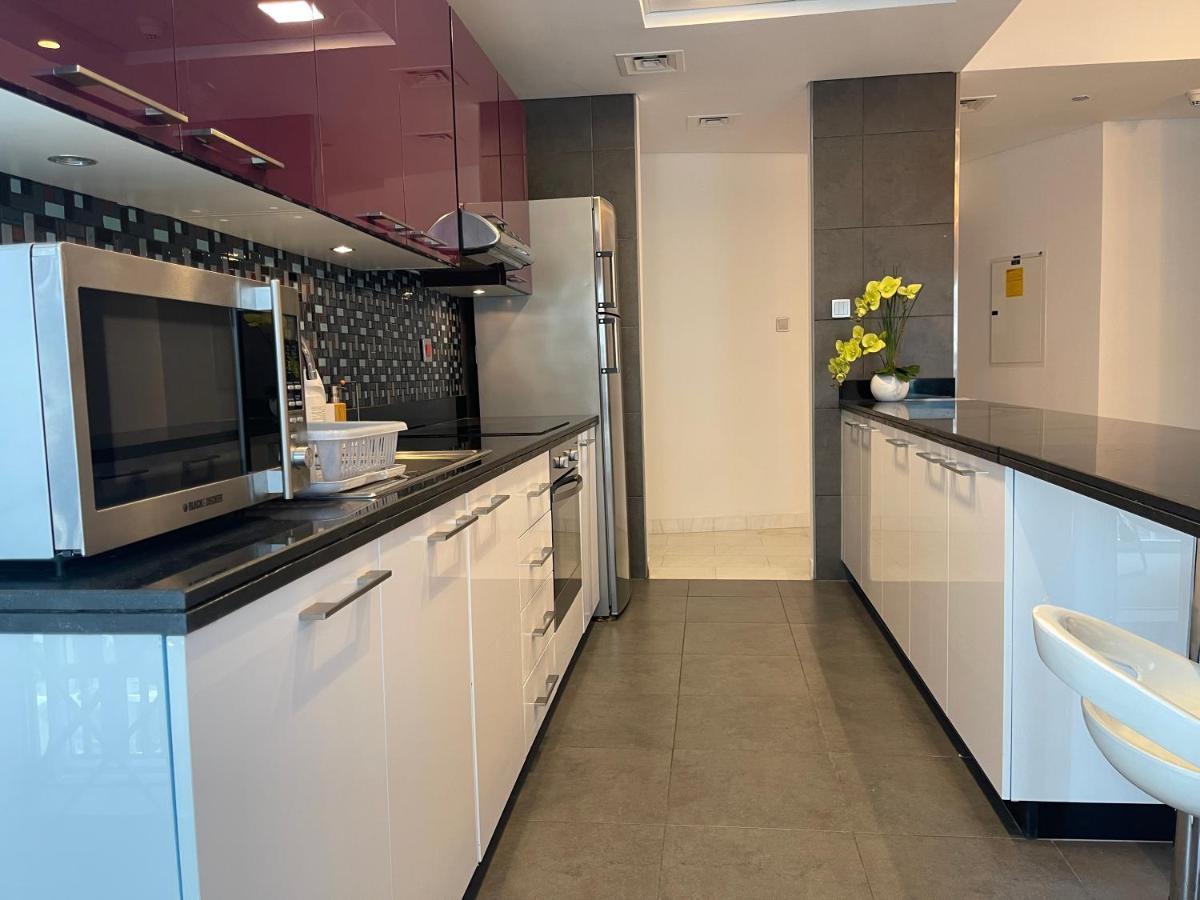 Large 2 Bedroom, Pool And Gym Access, Cayan Tower Apartamento