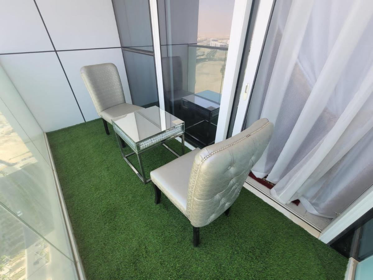 Heaven Escape Surrounded By Stunning Golf View High Floor -netflix-gym-pool -perfect Vacations Appartement Dubai