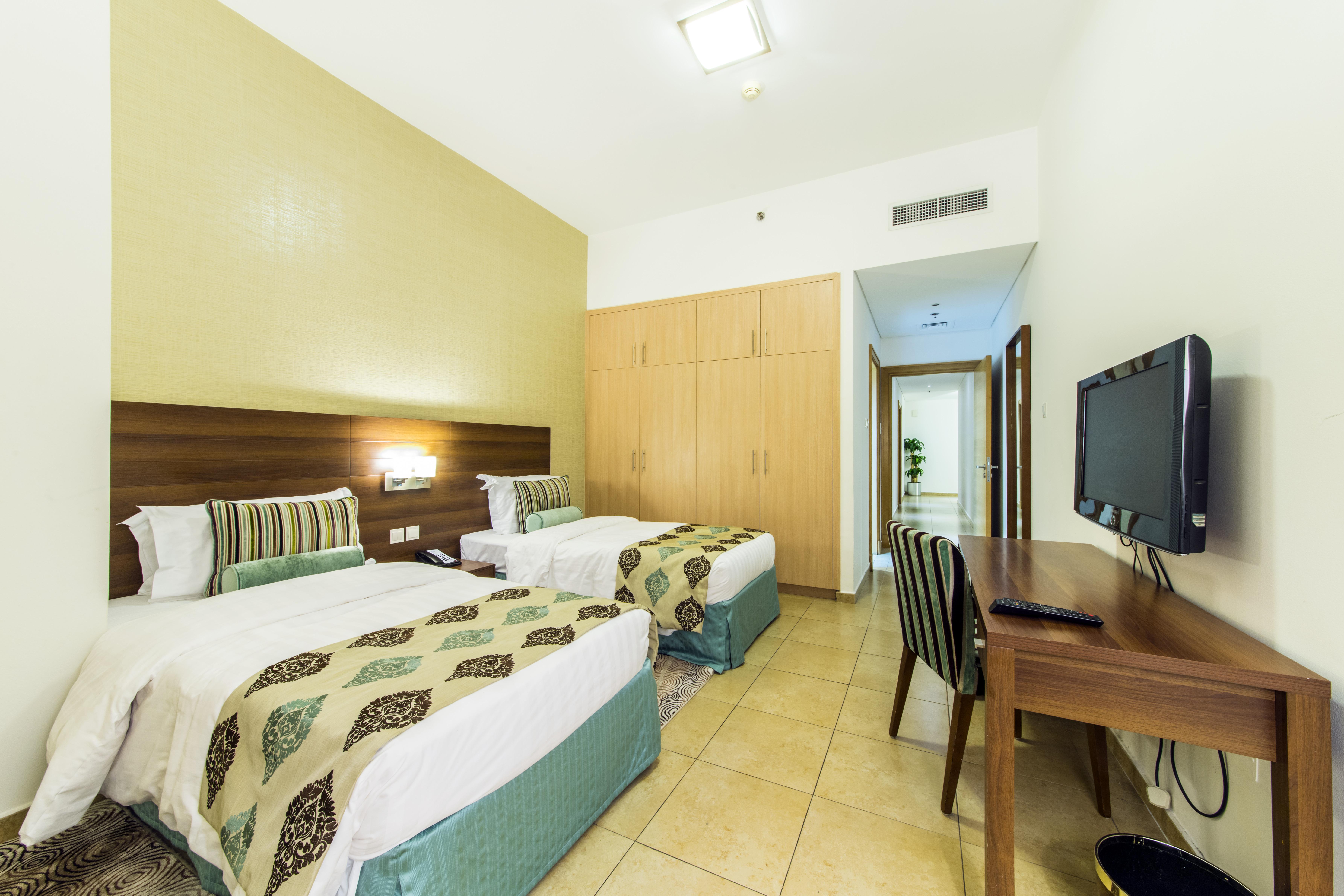 Nojoum Llc 4*