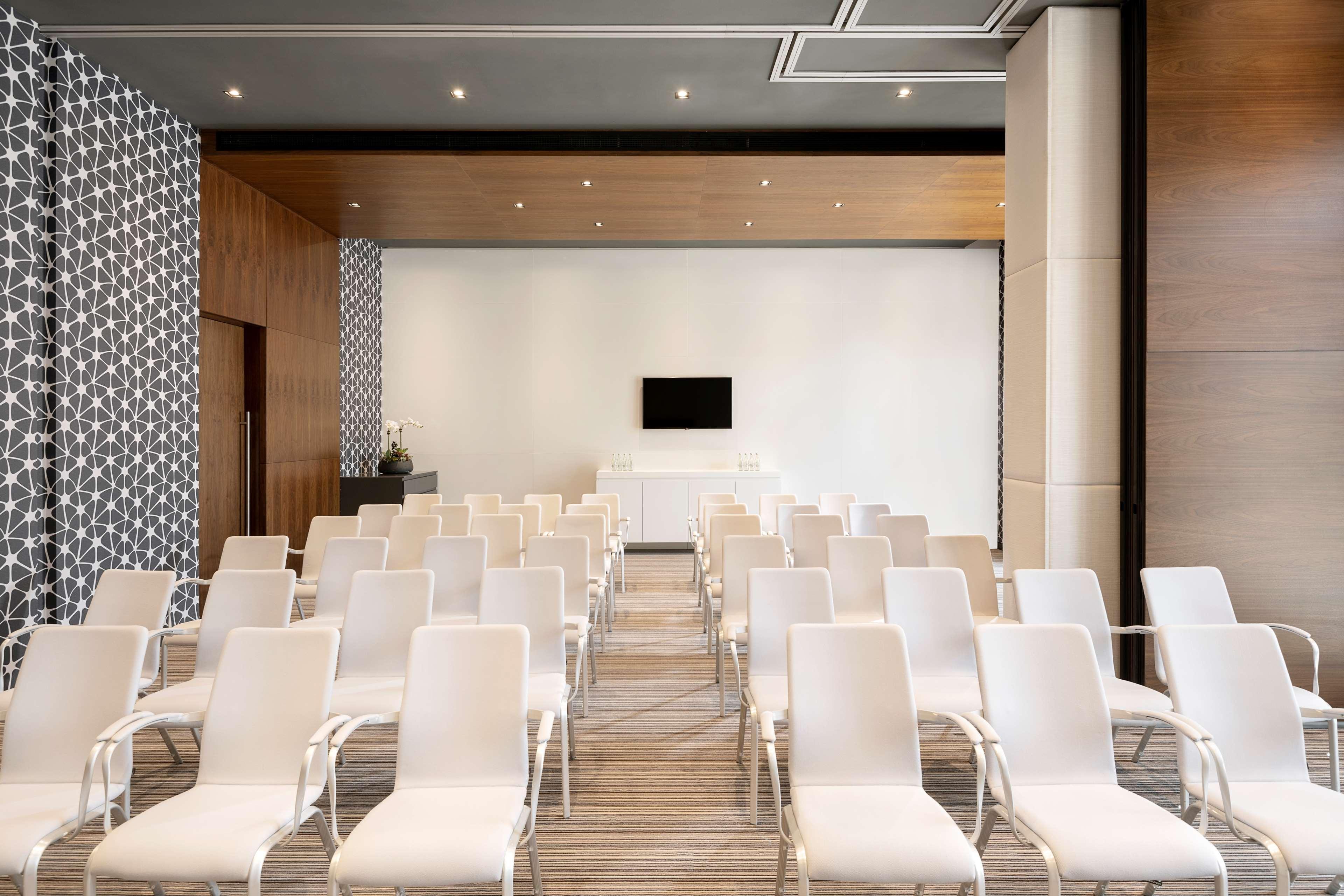 Hyatt Place Wasl District Hotel 4*