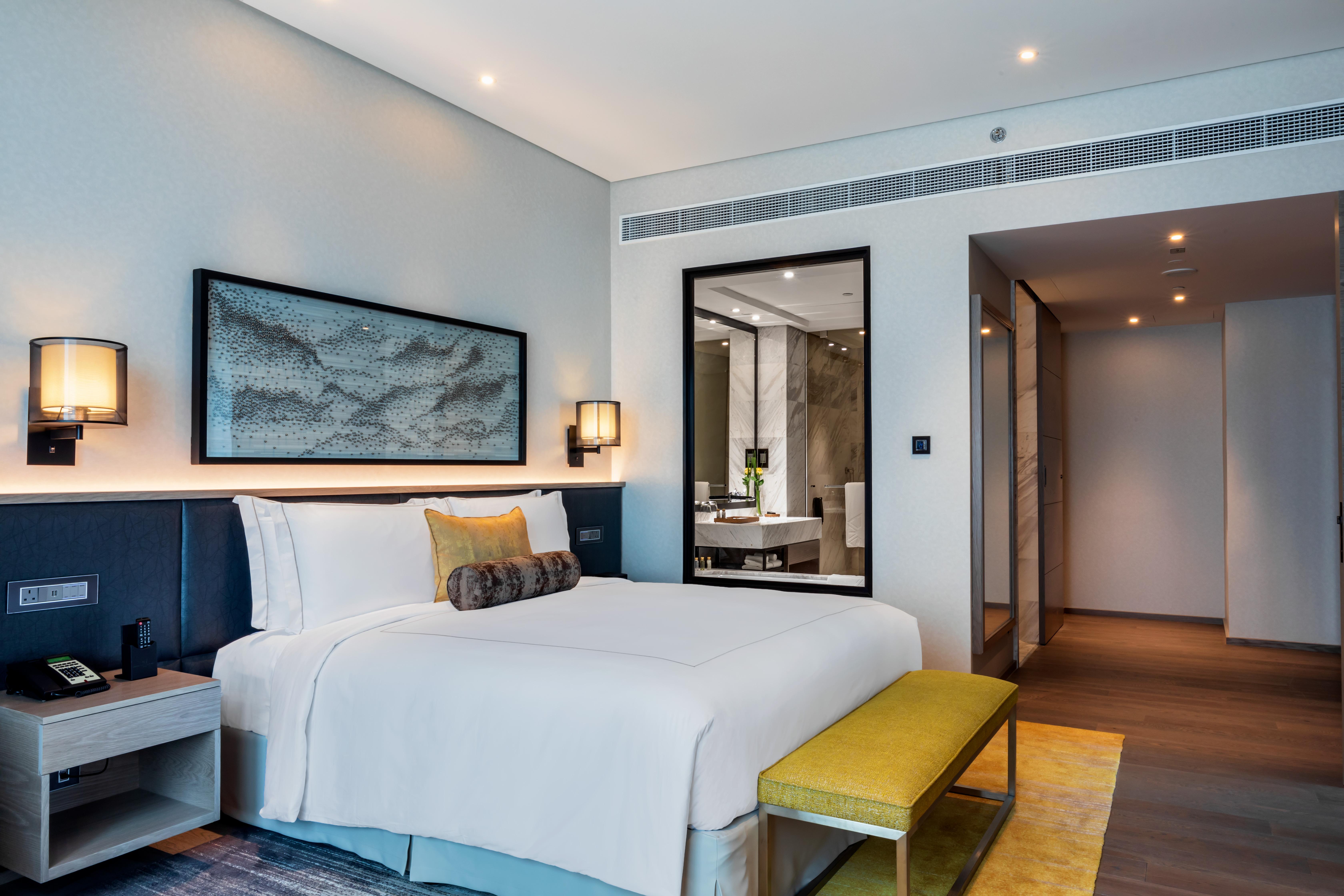 Taj Jumeirah Lakes Towers 5*