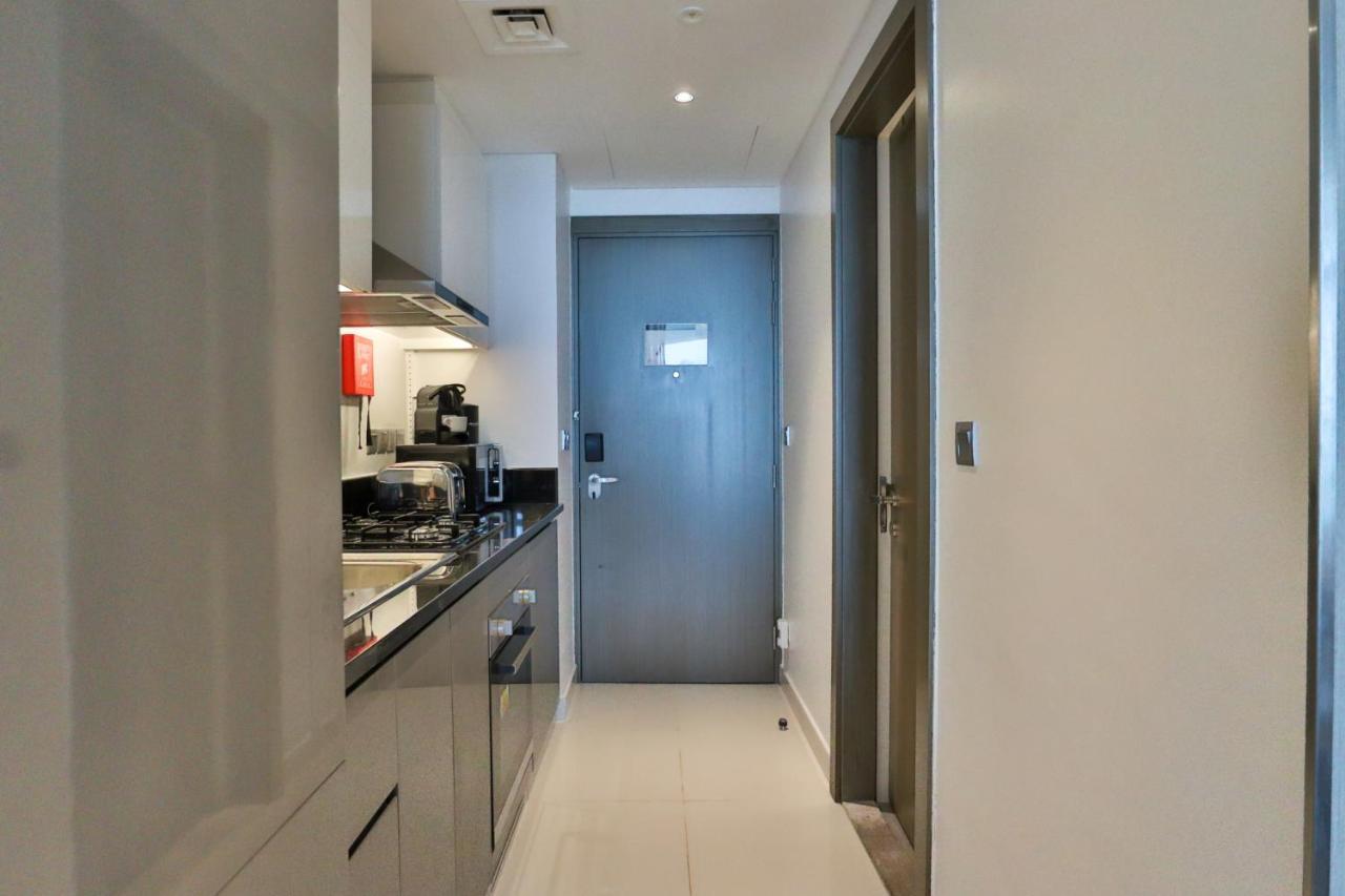 Higuests - Roomy And Chic With Panoramic Canal Views Lägenhet