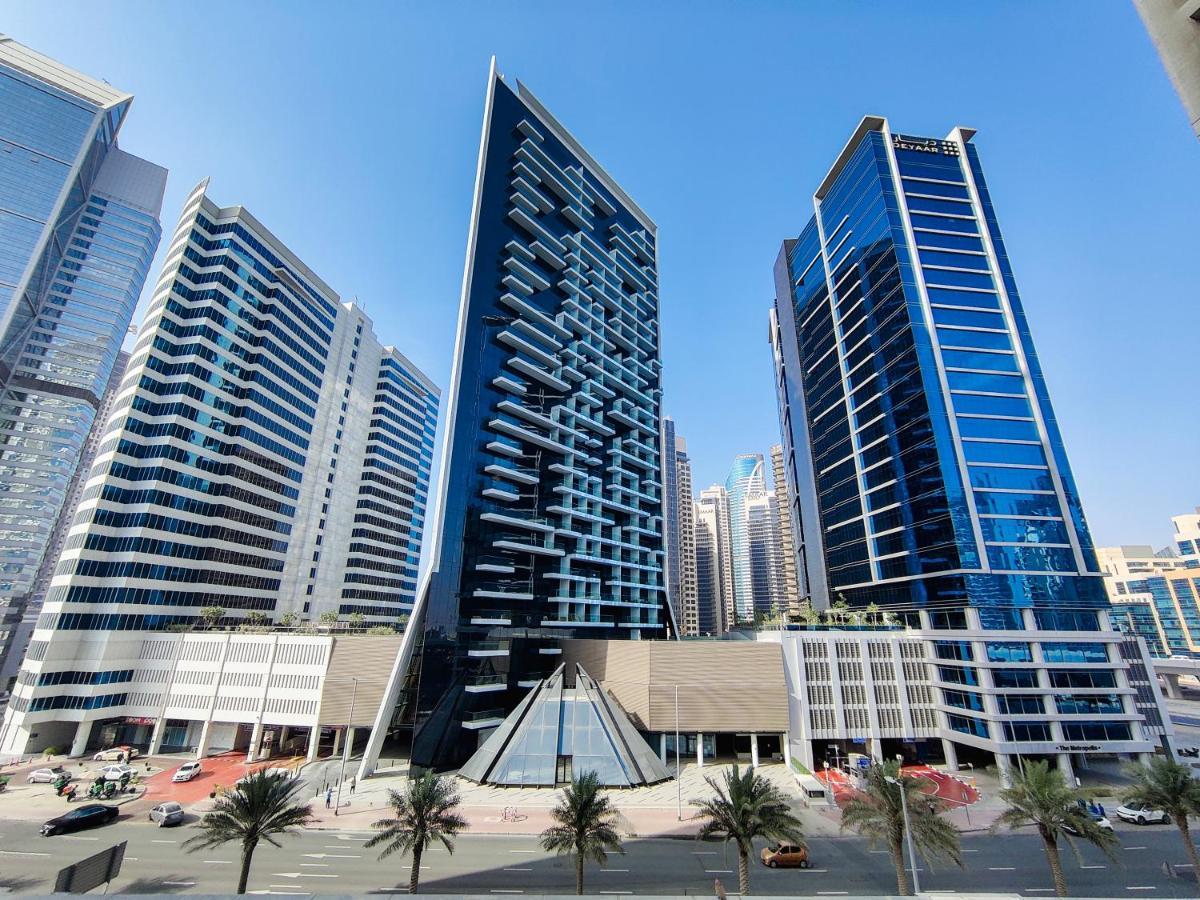 Lägenhet Higuests - Roomy And Chic With Panoramic Canal Views Dubai