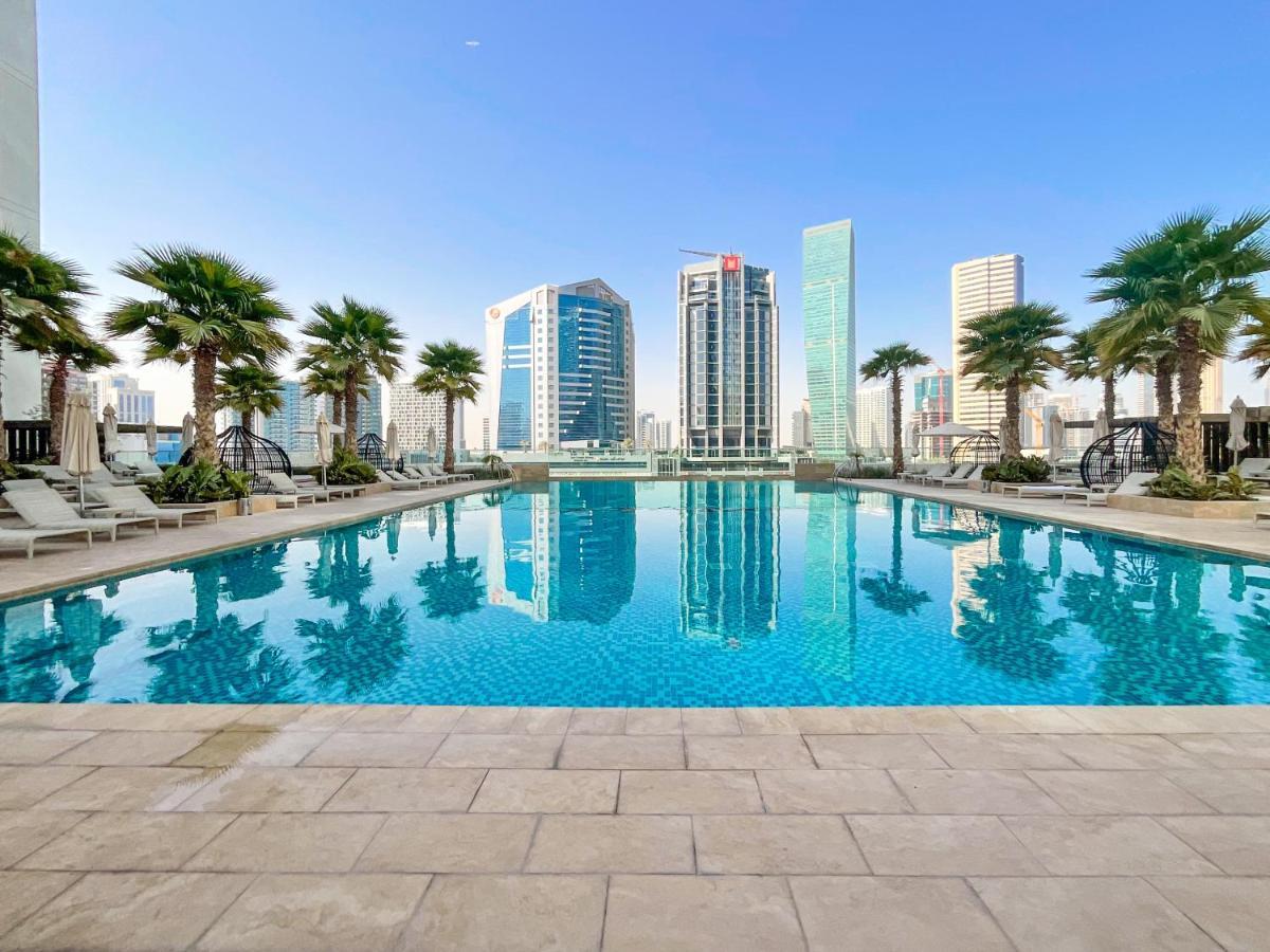 Higuests - Roomy And Chic With Panoramic Canal Views Dubai