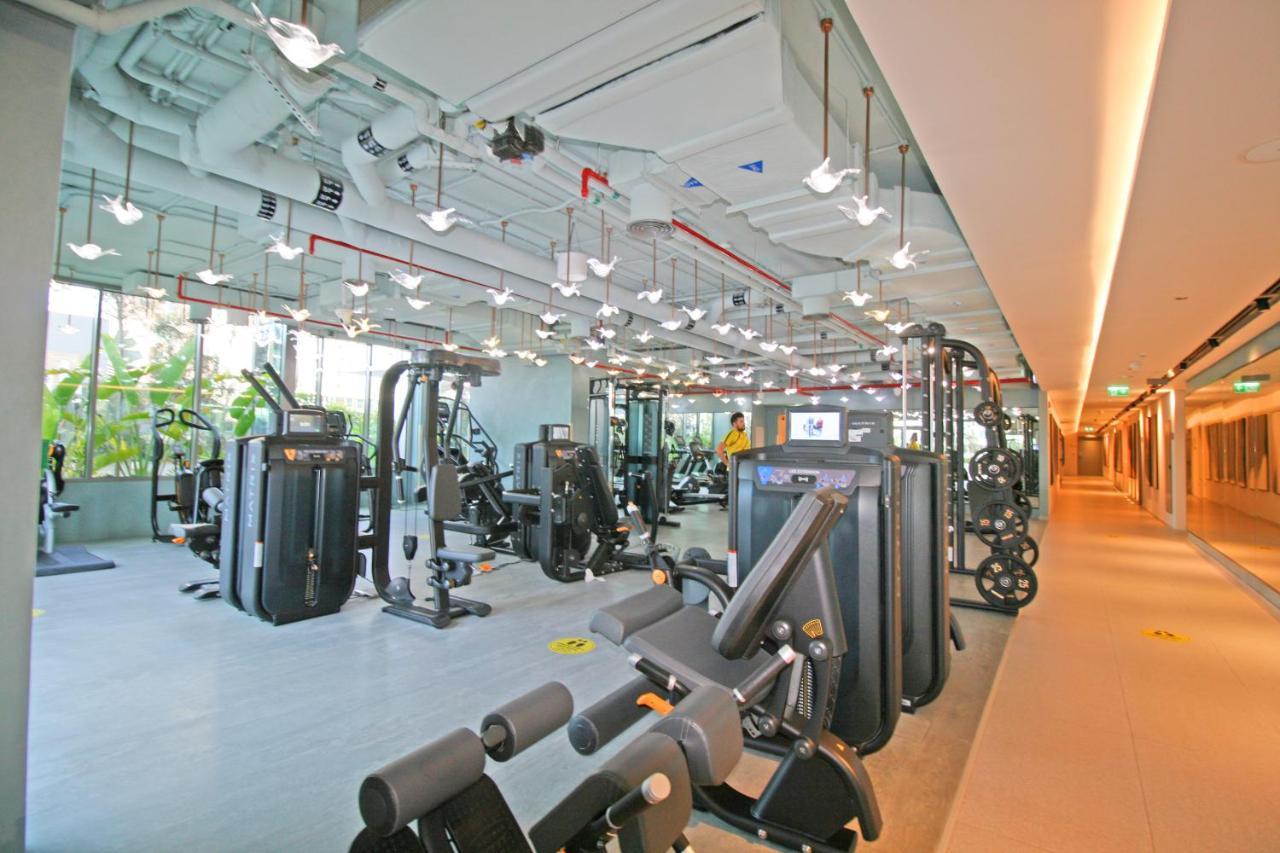 Chic With Balcony 5 Mins Walk To Mall Appartamento