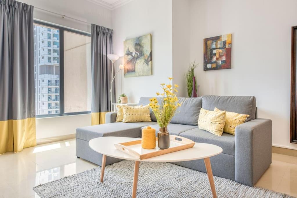 Time Place Towers, Marina Appartement